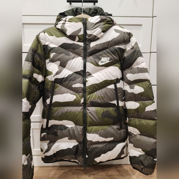 EUC Nike Men's Camo Hooded Down Filled Jacket